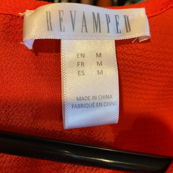 Doesn’t fit, size medium, crop top, good condition. - Picture 2 of 4